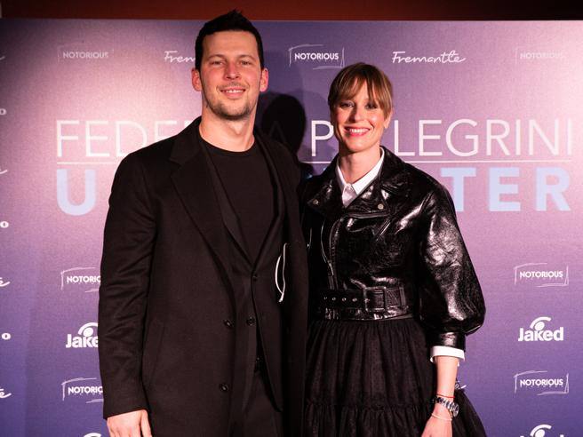 Federica Pellegrini nel docufilm «Underwater»: il pianto di Matteo Giunta,