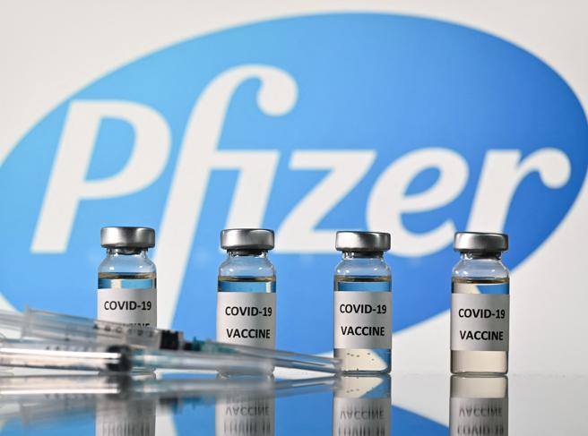 Pfizer: 100 miliardi di ricavi nel 2022 grazie a vaccino