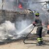 Mega incendio a Roma, le fiamme non si fermano. Le operazioni di messa in sicurezza