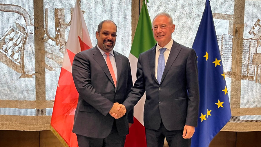 Italia-Bahrein: Urso incontra ministro Economia Al Khalifa, rafforzare gli investimenti nel digitale, IA e Quantum