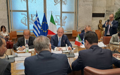 Italia-Grecia: Urso firma due MoU con i ministri Theodorikakos e Papastergiou su PMI e IA