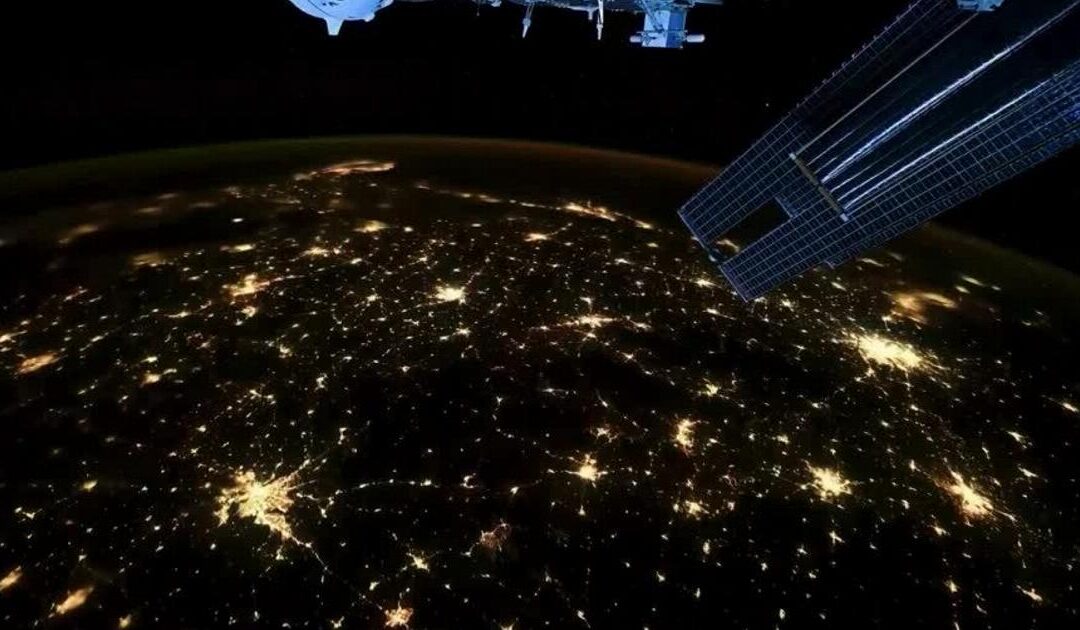 “Lampi grandi come città”, le spettacolari immagini dei temporali visti dallo Spazio