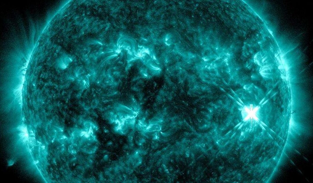 Forte tempesta solare in corso sulla Terra: possibili effetti su satelliti e comunicazioni