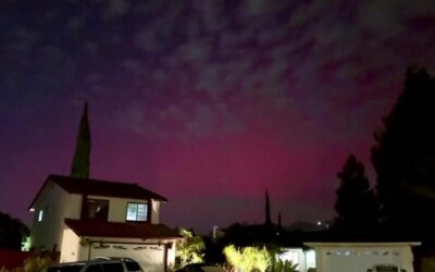 Cielo rosso su San Jose: lo spettacolo dell’aurora boreale in California