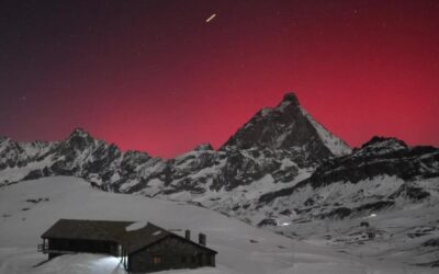L’aurora boreale vista dall’Italia: le immagini più belle dal Cervino al Garda