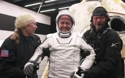 La Crew-11 rientra dallo Spazio e ammara nel Pacifico, l’equipaggio lascia la capsula