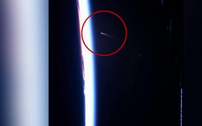Prima dell’alba, la cometa: lo spettacolo visto dall’astronauta a bordo della Stazione spaziale