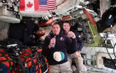 Artemis II, l’astronauta Jeremy Hansen in collegamento con i media canadesi: “Sono tornato bambino”