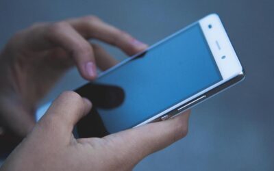 Genitori iperconnessi, 1 su 2 traccia la posizione dei figli dopo i 18 anni